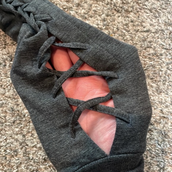 Victoria’s Secret Braided Sleeve Pullover Sweater.  Size Medium - Picture 3 of 4